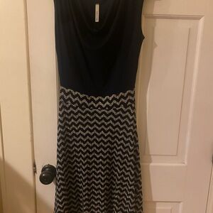 Gilli Black and White Zigzag Midi Dress